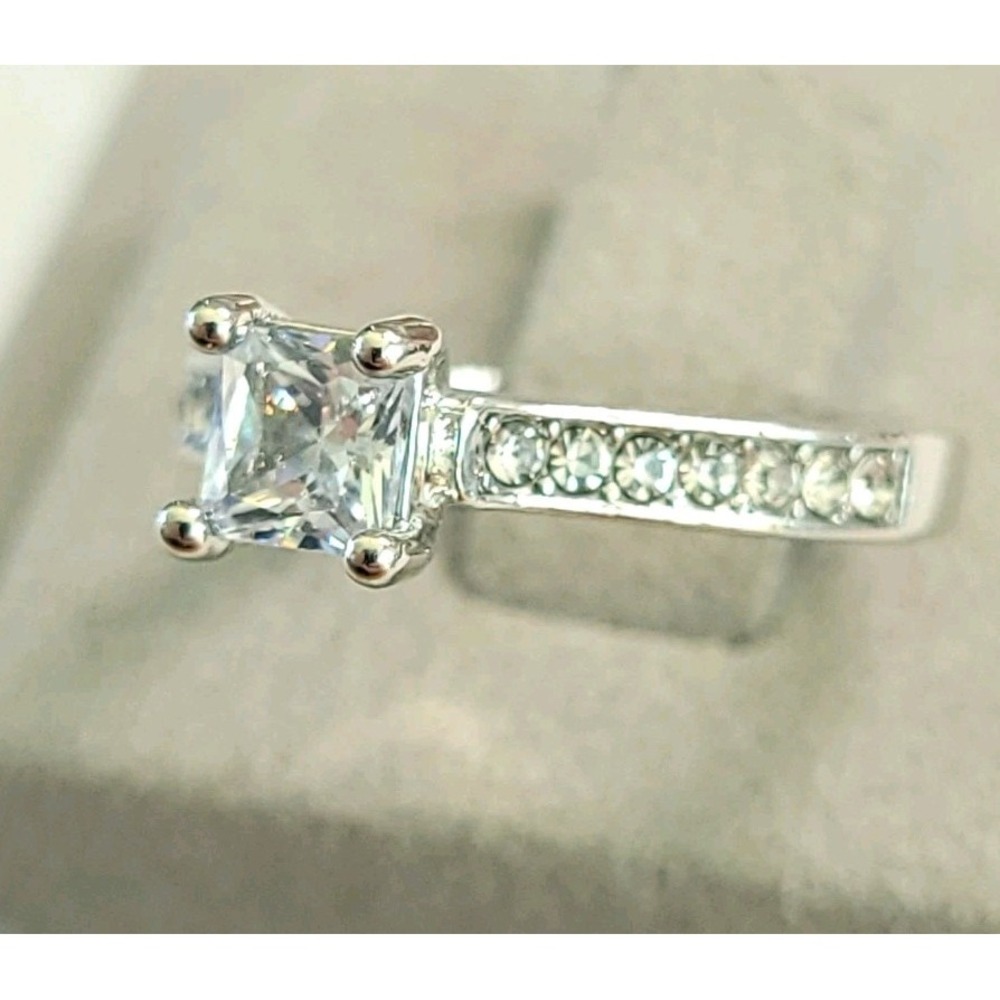Size 6.5 Silver Tone Princess Cut Crystal Rhinestone Solitaire Ring